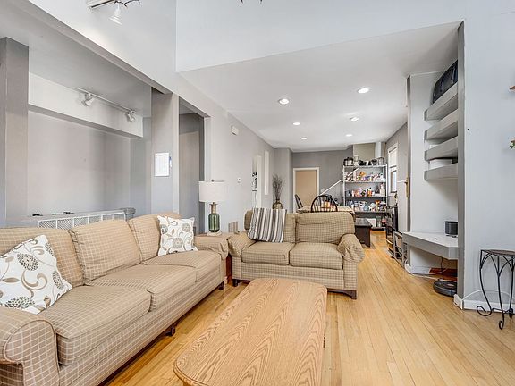 5th image of 1205 W Oakdale Ave