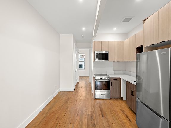 2nd image of 242 Montrose Ave #3D