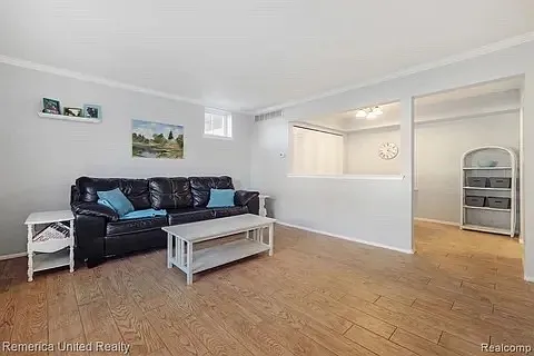 527 Longshore Dr #B — Photo 3