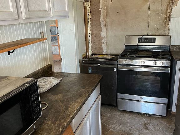 3rd image of 442 E 1st St