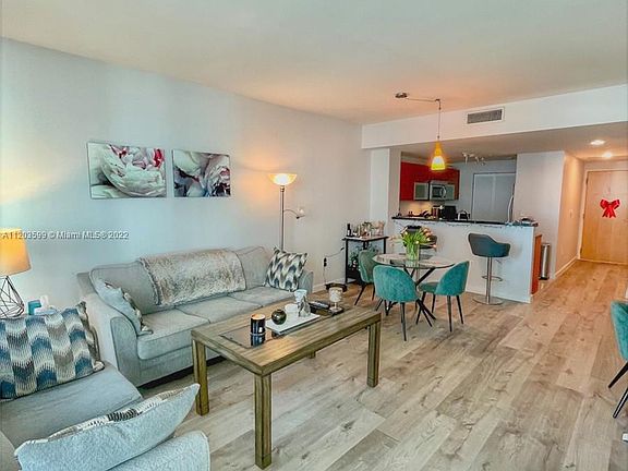 3rd image of 253 NE 2nd St APT 1204