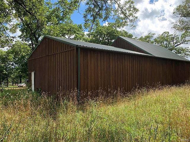 2nd image of 4555 Willow Ln