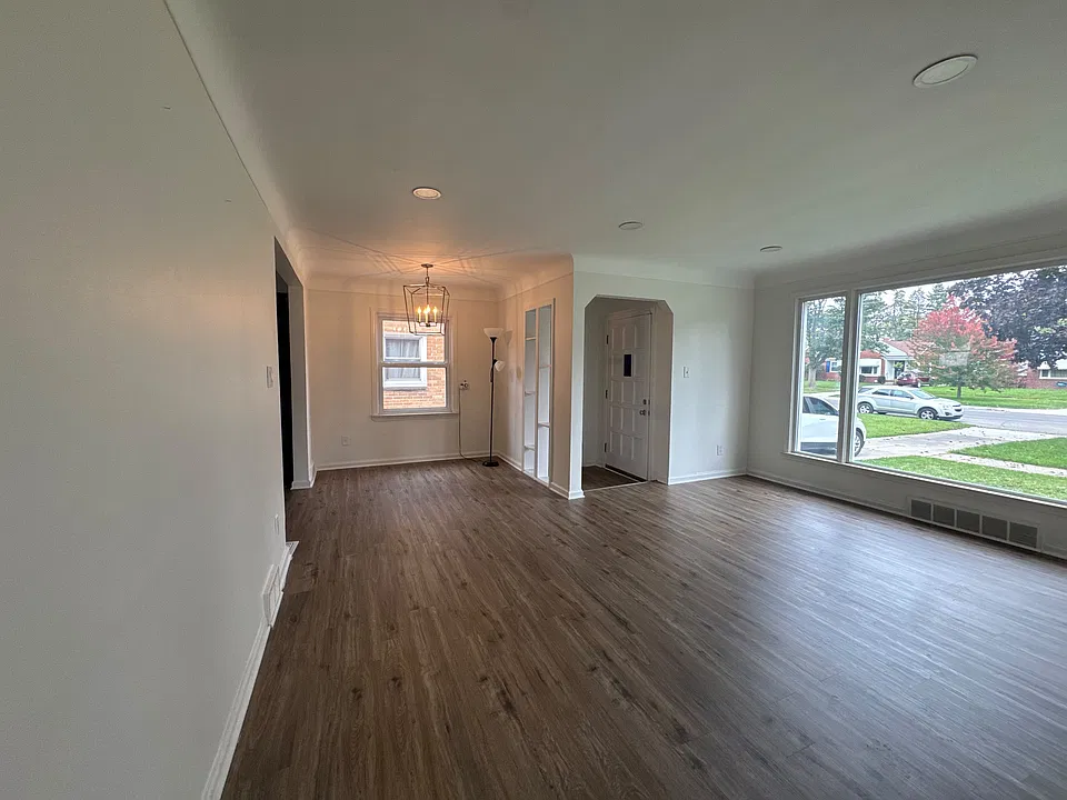 8283 W Pkwy