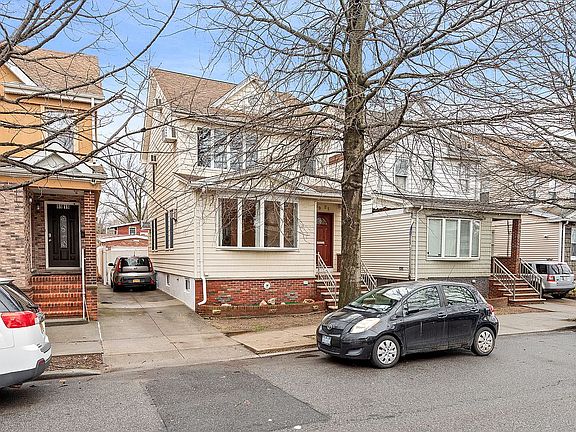 3rd image of 8921 Aubrey Ave