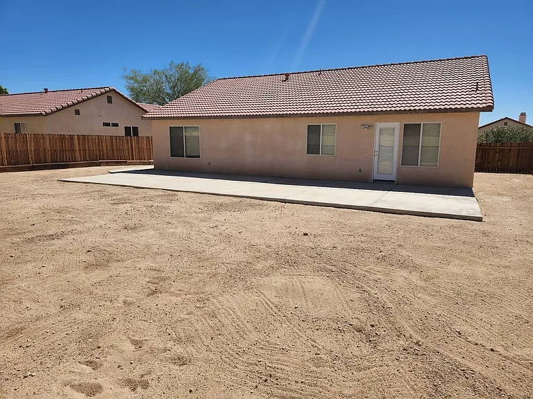 5926 Regino Ave — Photo 11