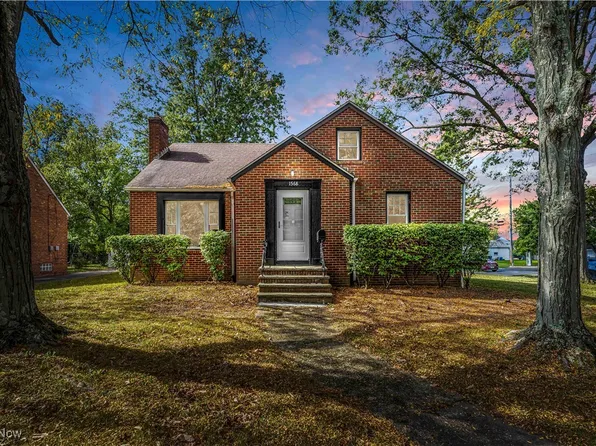 1568 Winchester Rd, Lyndhurst, OH 44124