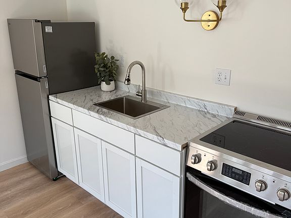 4th image of 47 Jericho Rd #1