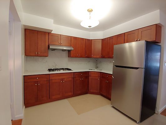 5th image of 212-78 16th Ave Floor 2