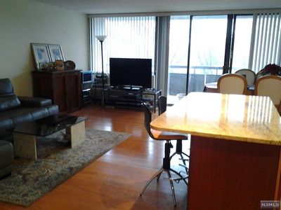 555 Gorge Rd APT 6B, Cliffside Park, NJ, 07010