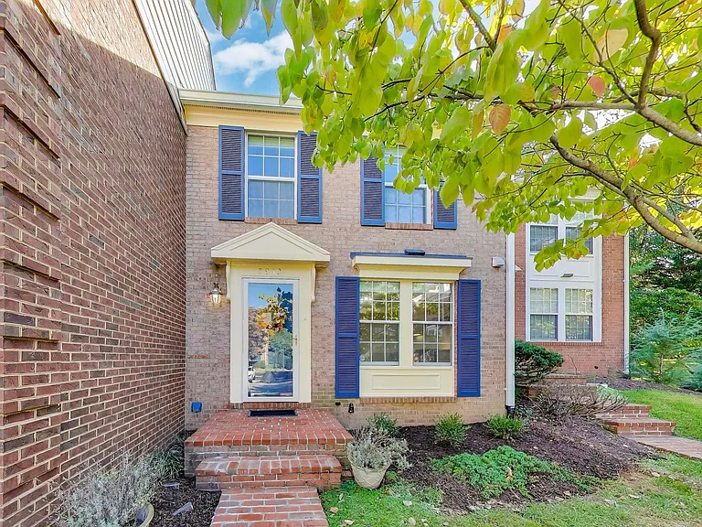 8932 Barrowgate Ct — Photo 1