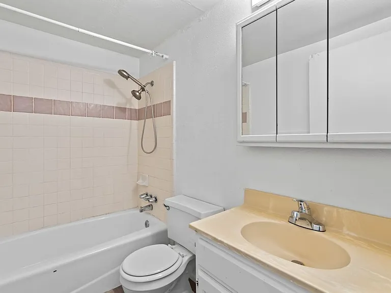 Westview Apartments — Photo 19