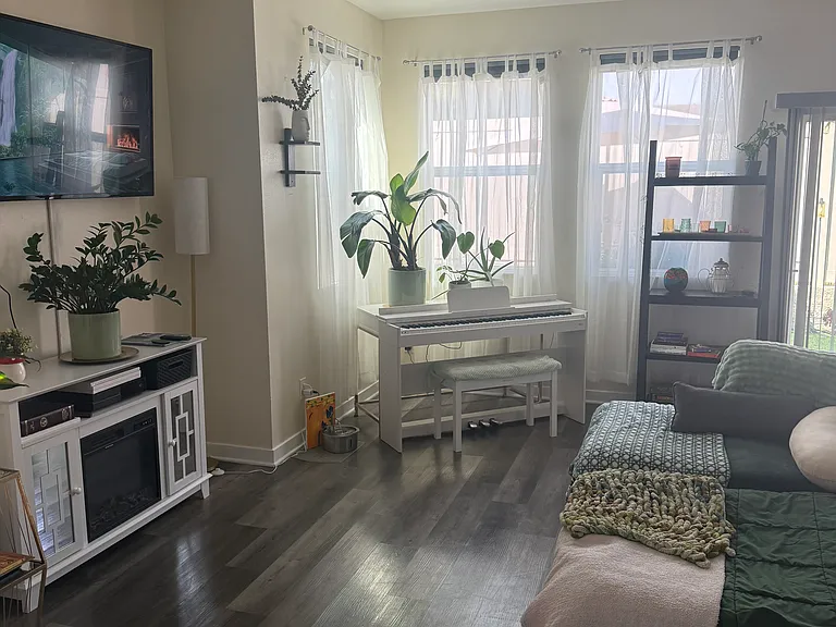 7958 Robinson Ln — Photo 8