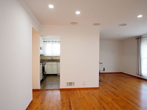 5th image of 260 Catalina Ave