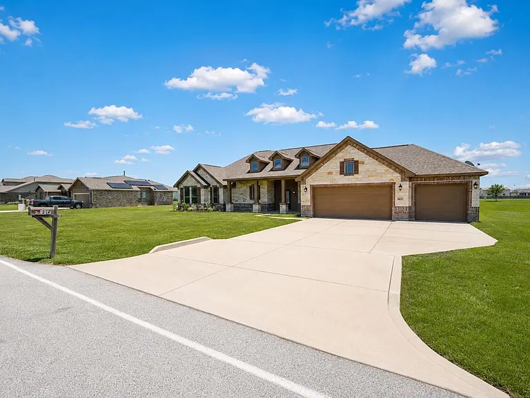 8007 Lehman Rd — Photo 2