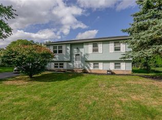42 Fairview Dr, Brockport, NY 14420