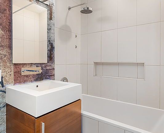 4th image of 5-19 Borden Ave #3F