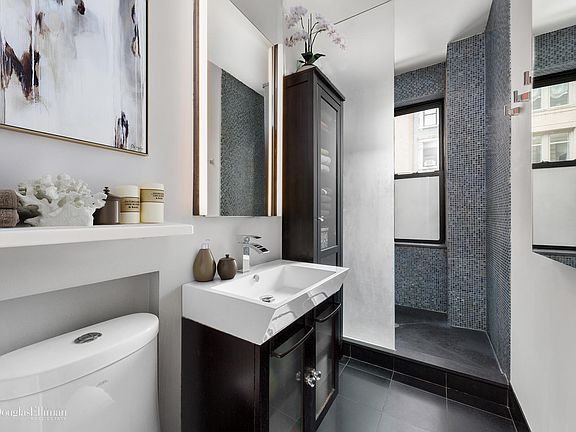 4th image of 225 W 25th St APT 3H