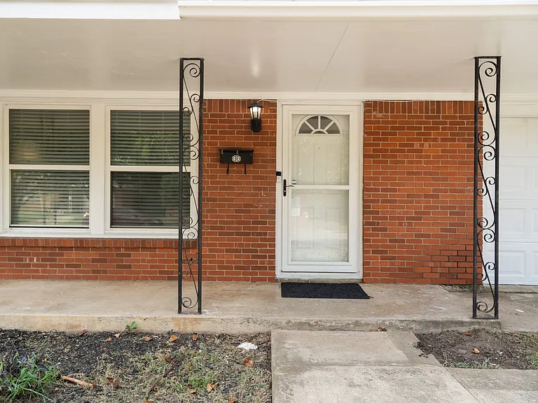 6418 Onyx Dr N — Photo 22