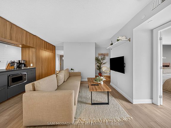 5th image of 155 Yorkville Ave #704