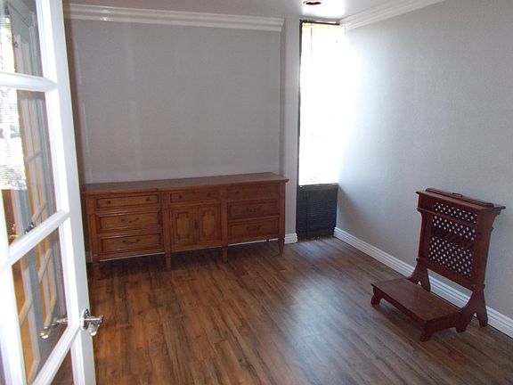 4th image of 711 W 17th St Ste C10