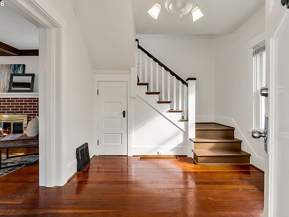4th image of 6725 N Burrage Ave