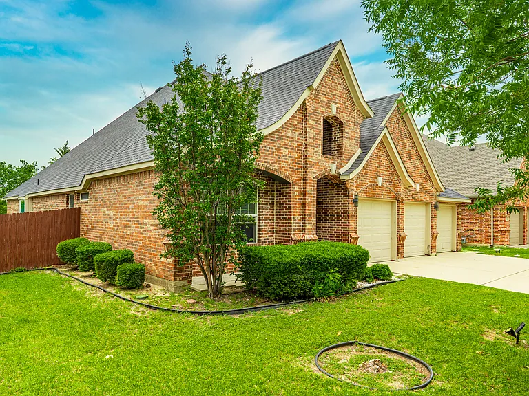 2504 Maple Stream Dr — Photo 17