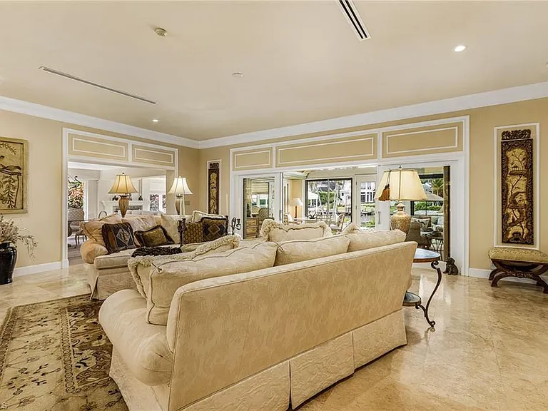 950 Galleon Dr — Photo 11