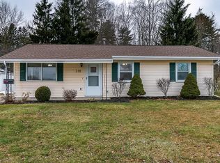 318 Karen Dr, Chardon, OH 44024