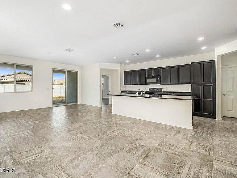 2146 W Tobias Way — Photo 5