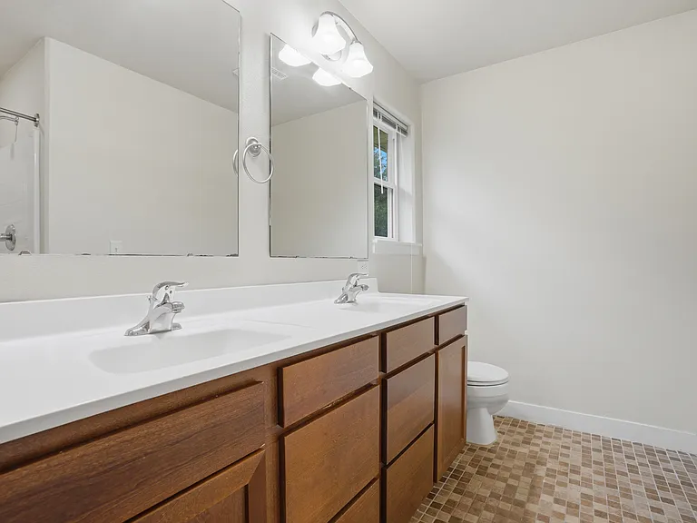 59 Whitechapel Dr — Photo 30
