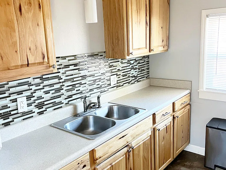 603 S Shamrock Ave #B — Photo 4