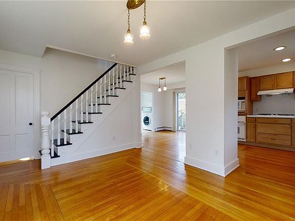 5th image of 65 Whitford St