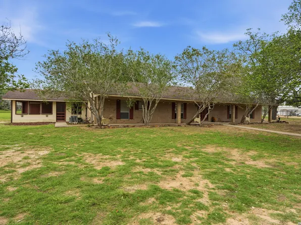 105 Deer Run, Pleasanton, TX 78064