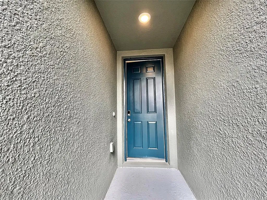 3 bed, 2.5 bath, 1566 sqft, $2,395 — Photo 2