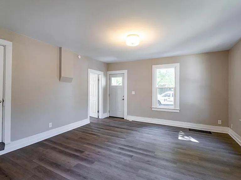 1512 Charles St — Photo 7