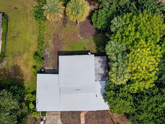 4th image of 245 Jefferson St