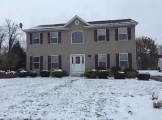 3915 Old Country Rd, Whitehall, PA 18052