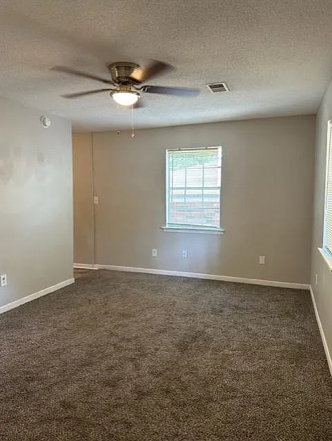 Building Photo - 2116 Greenoaks Rd #1B
