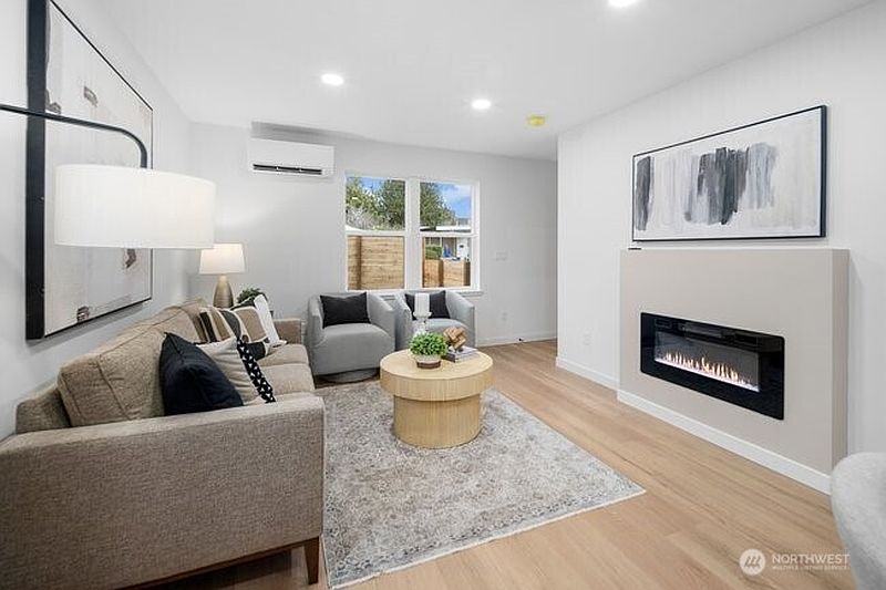 2nd image of 3215 22nd Avenue S