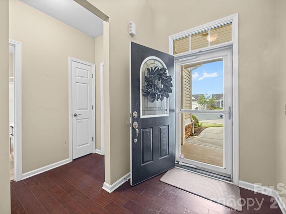 4th image of 1044 Orchid Ln