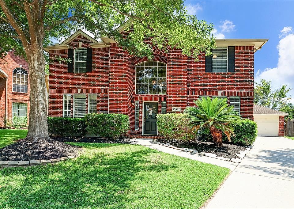 1st image of 15927 Deerpath Ct