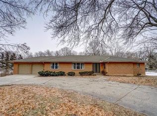 8915 Mission Rd, Leawood, KS 66206