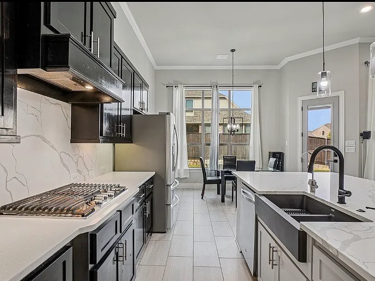 Gas cooktop, blanco farm sink, dishwasher