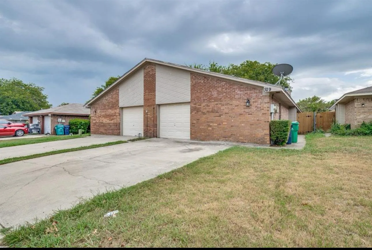 3 bed, 1389 sqft, $1,800 — Photo 1