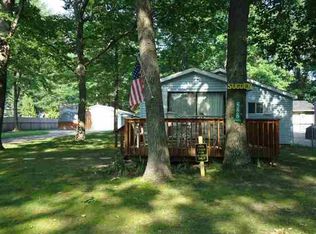 222 Devonshire Dr, Houghton Lake, MI 48629