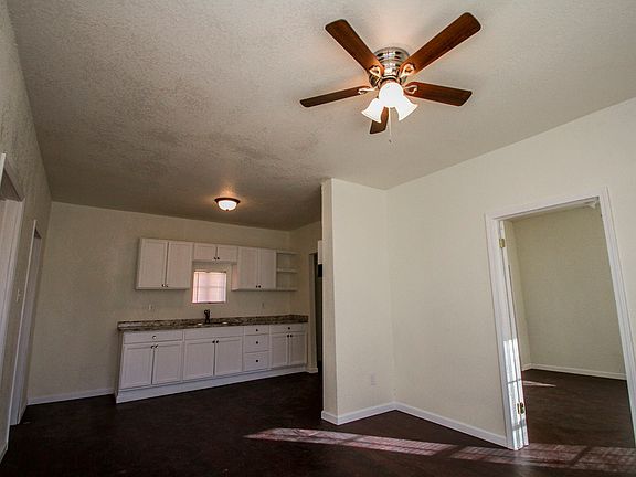 4th image of 924 Saint James St #1