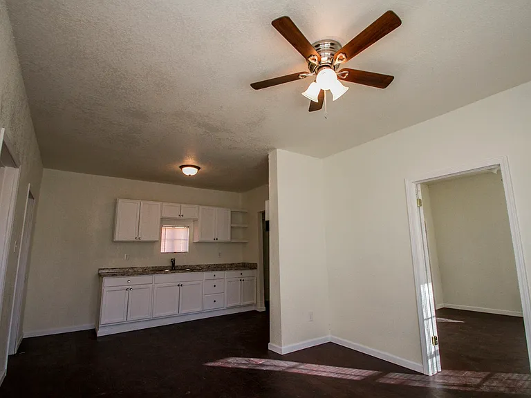 924 Saint James St #1 — Photo 4