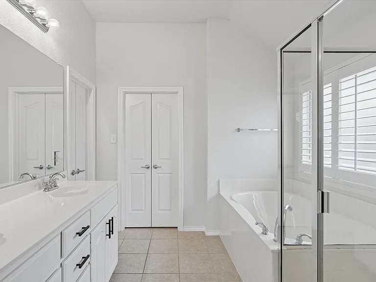 10237 Red Bluff Ln — Photo 17