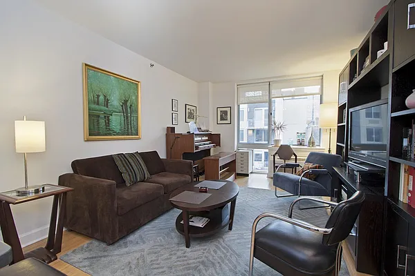 Sold by BLU Real Estate | media 15