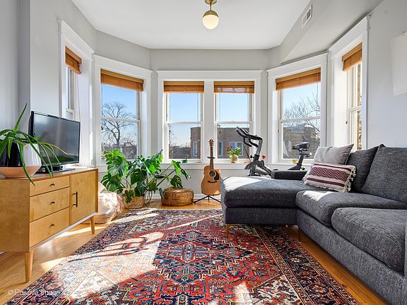 4th image of 2056 N Sawyer Ave APT 3A